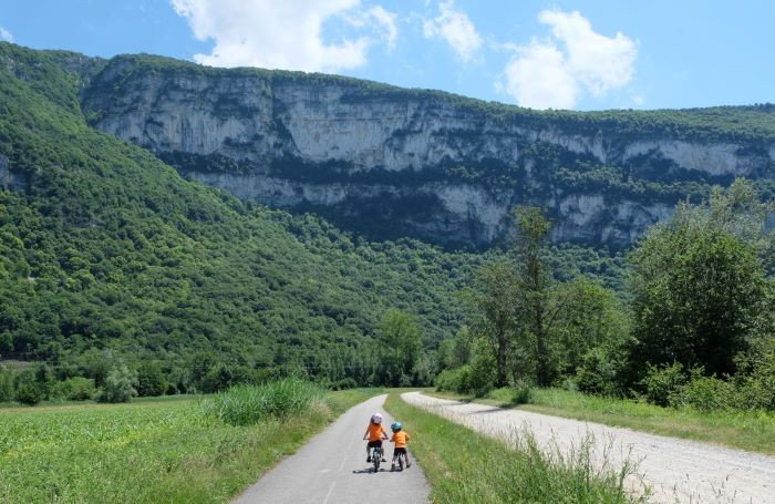 famille en itinérance sur la via rhona