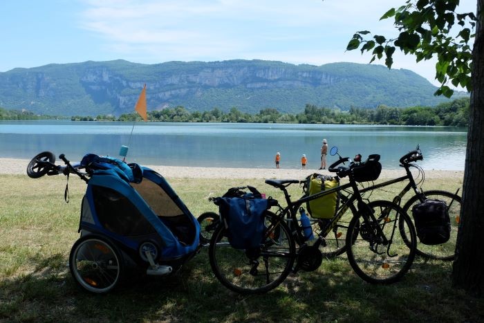 famille en itinérance sur la via rhona