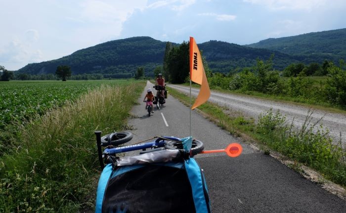 famille en itinérance sur la via rhona