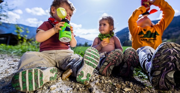 Coup de chaud enfant, insolation enfant, déshydratation : symptomes et traitement.