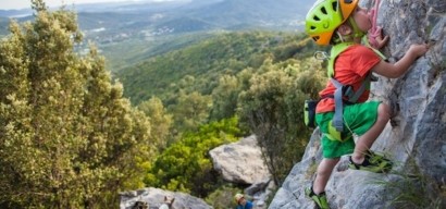 Bien choisir le matériel d'escalade pour son enfant