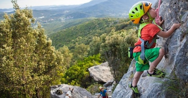 Bien choisir le matériel d'escalade pour son enfant