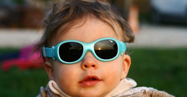 Lunettes de soleil pour bébé : comment bien les choisir ? - Les Petits  Baroudeurs