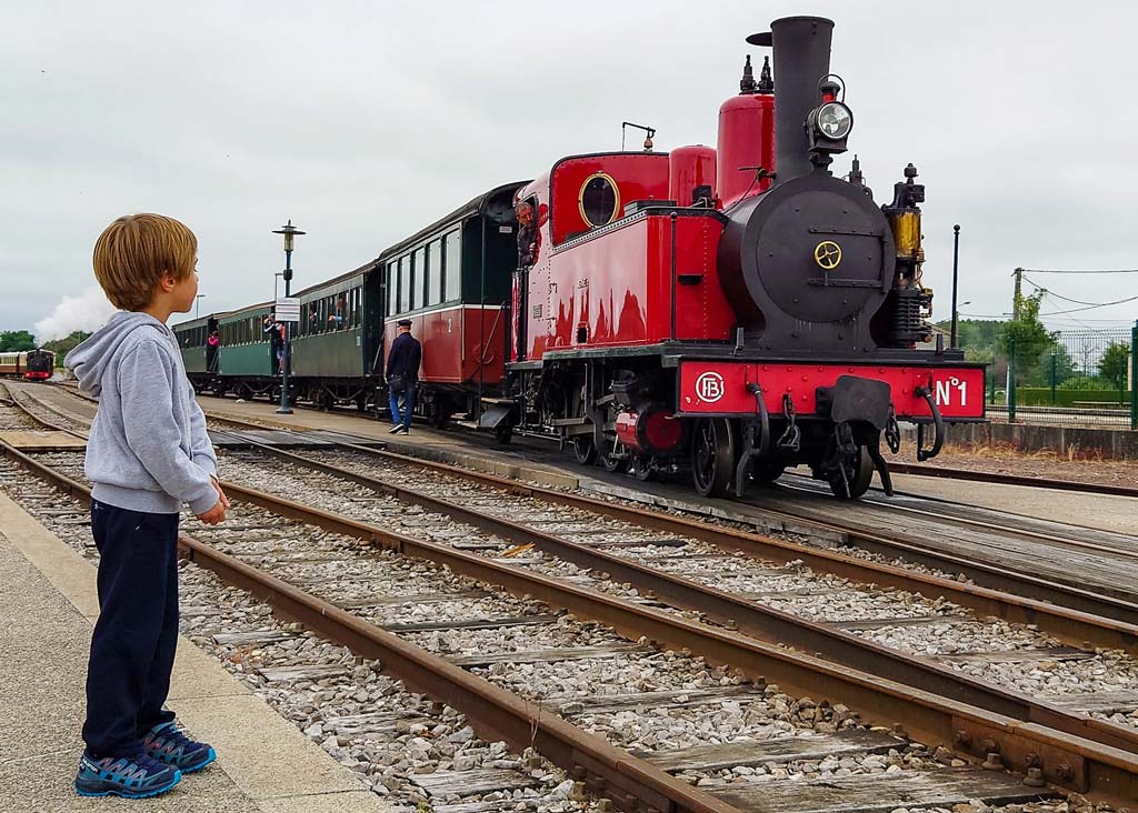 veloroute-vallee-somme-en-famille-train-a-vapeur