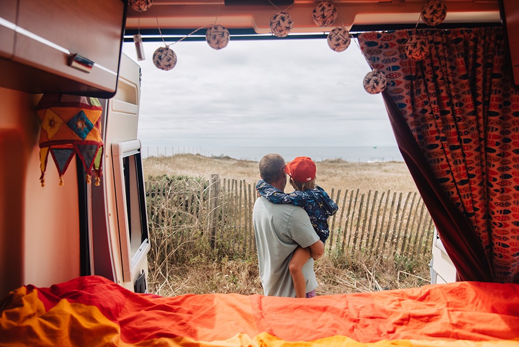 Van avec vue sur l'océan