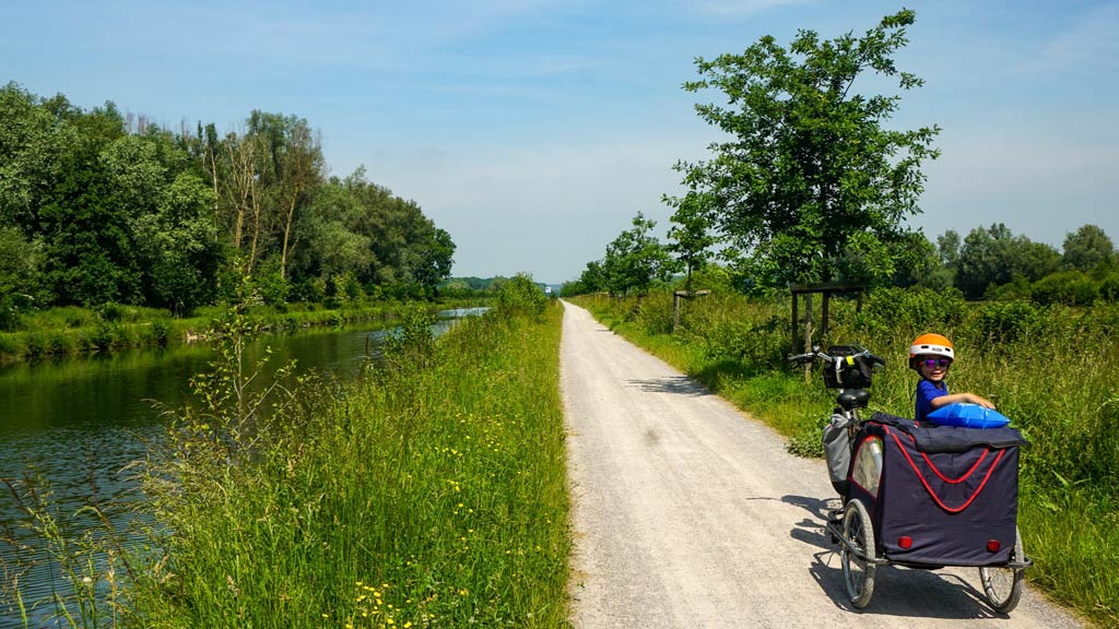 veloroute-vallee-somme-en-famille-ligne-droite