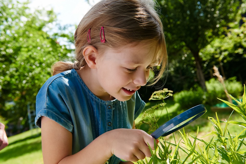 Faire jouer les enfants dehors : jeux nature