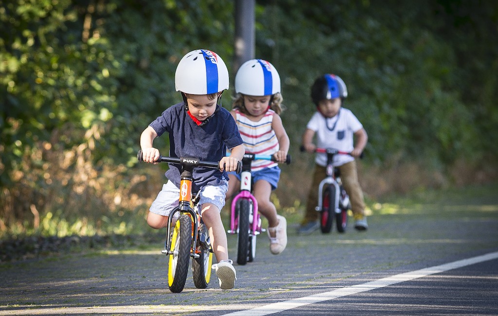 Faire jouer les enfants dehors : vélo