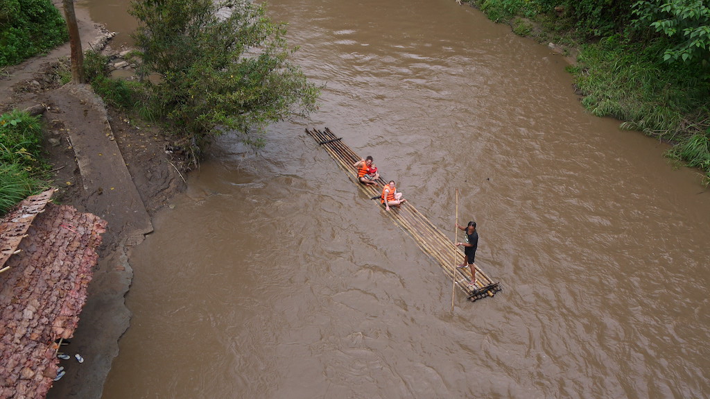 Bamboo-rafting en Thaïlande