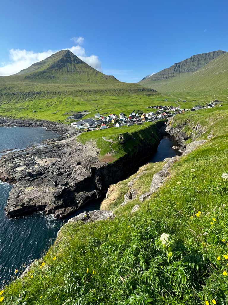 Randonner en famille Iles Féroé Village