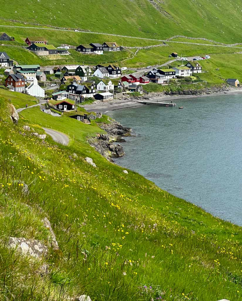 Randonner en famille Iles Féroé Village