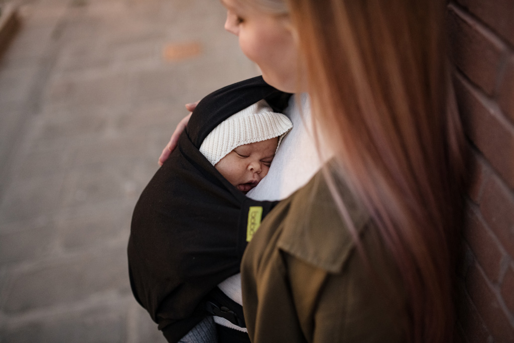 Porter bébé en portage dès la naissance