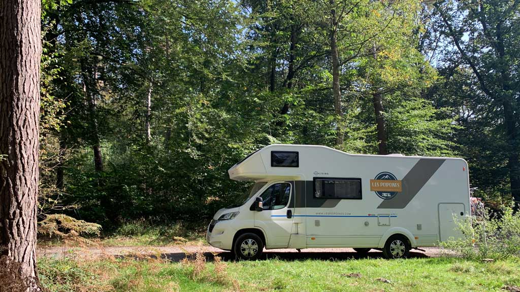 Les Poipoines camping-car Europe forêt