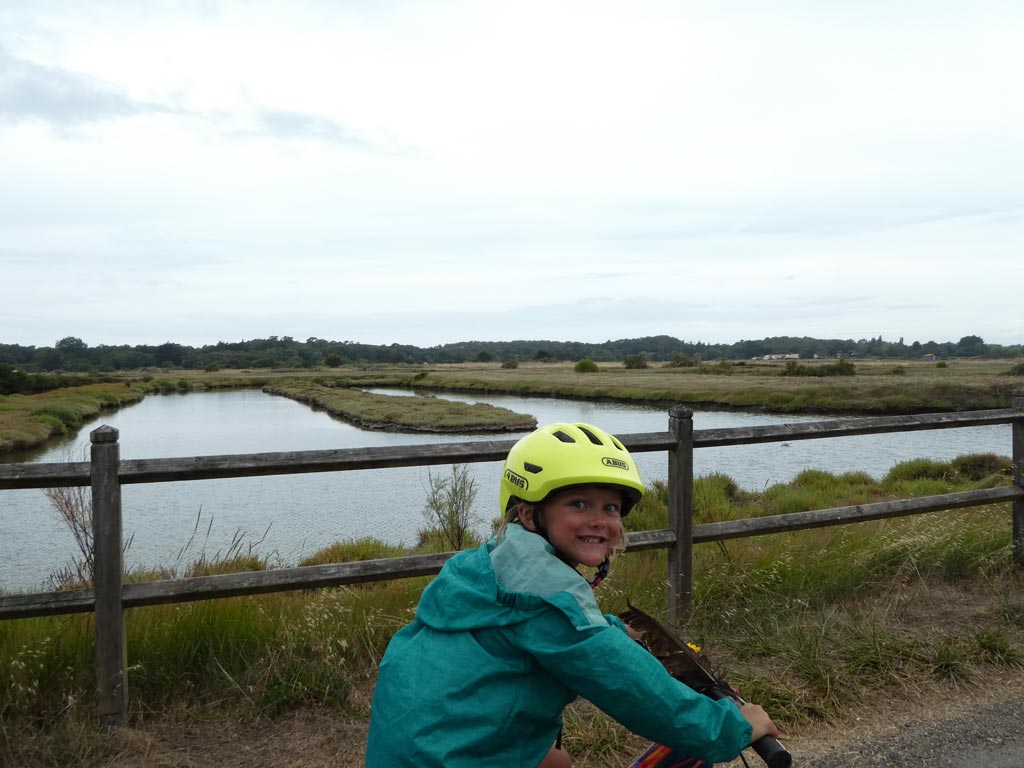 Tour de Vendée à vélo - Anina pédale sous la pluie