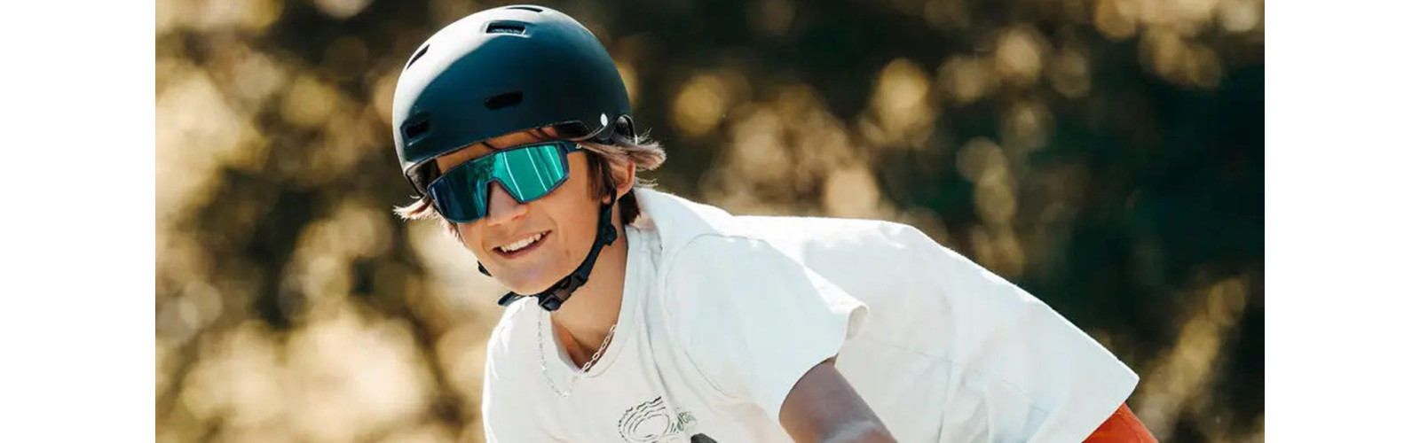 Julbo enfant : toute la gamme lunettes et masques disponible.