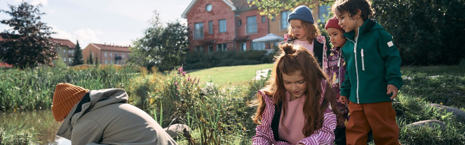 Equipement enfant pour jouer dehors par tous les temps. 