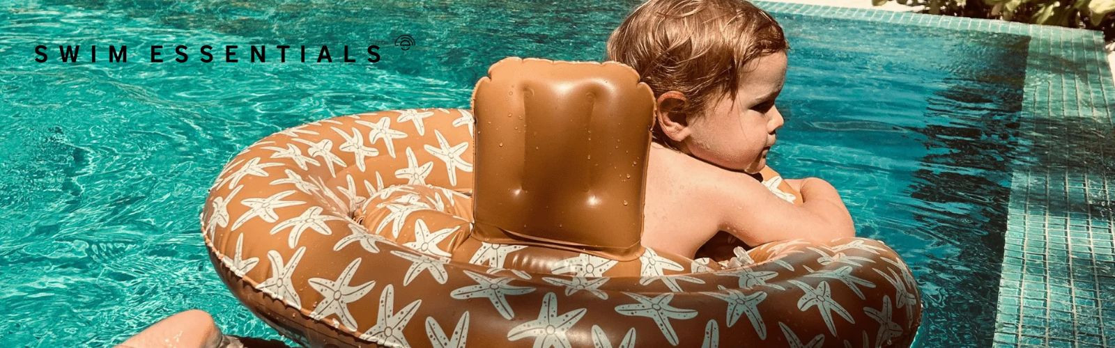 Swim essentials : maiilots, brassards, gilets natation, bouées pour les enfants !