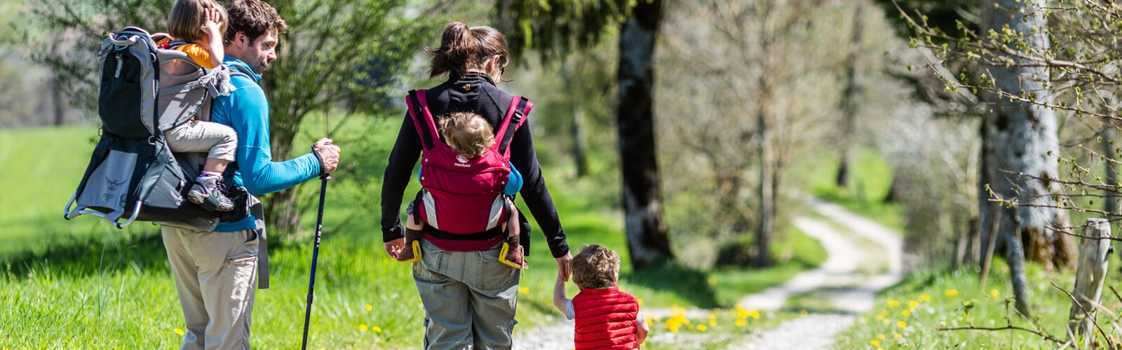 Porter bébé en randonnée : tous les accessoires.