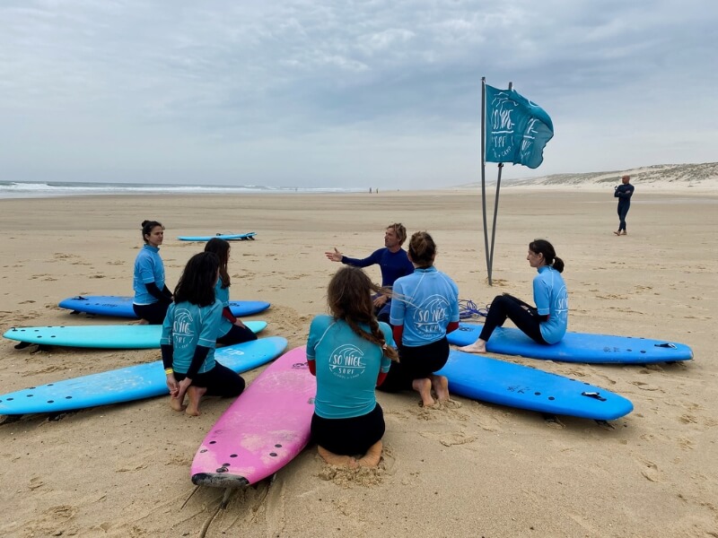 cours de surf sur la plage