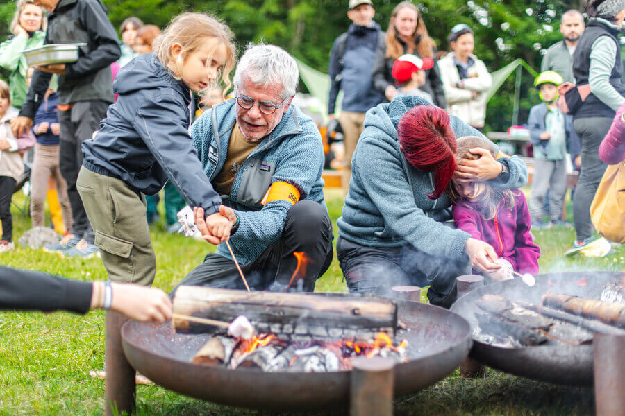 festival petits baroudeurs gorges loire soiree grande aventure 800x600 chamalows grilles au feu de bois
