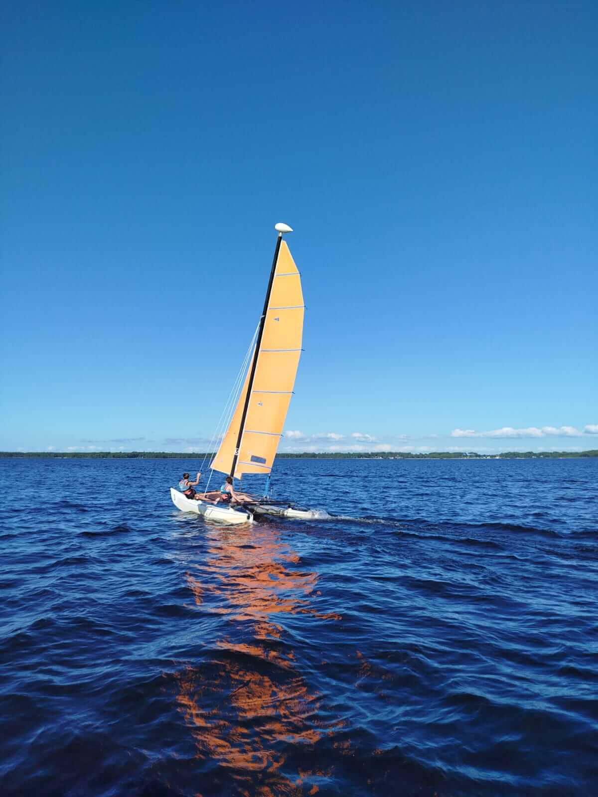 catamaran sur le lac de Lacanau