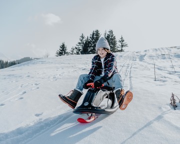 La neige et surtout le froid sont annoncés pour ce week-end et la semaine prochaine. ⛄️ 
Vient ce moment fatal où vous essayez les bottes chaudes de l’année dernière à votre marmot pour vous rendre compte qu’elles sont trop petites 😱
Nous on adore les bottes Kimberfeel, au parfait rapport qualité-prix pour garder les pieds de vos loupiots bien au chaud. 
Le petit ➕ : le système de double taille 👣 qui permet de tenir dans le temps et de mettre des chaussettes bien épaisses en cas de grand froid 🥶

#barouderenfamille #outdoorkids #outdoorfamily #kimberfeeloutdoorfootwear #winter