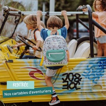 Avez-vous déjà fait les courses de rentrée ✂️ ? 

Même si vous êtes perdus au fond des bois 🌲 ou de la montagne ⛰ (ou même sur une île déserte 🏝) vous savez que le sujet va vous rattraper. 😉
Par ici, rien n'est fait... La fin de l'année est tellement intense, et l'enchaînement avec le @festivalpetitsbaroudeurs tellement rapide, que les sacs de classe n'ont même pas été vidés (alors je ne vous parle pas des courses de rentrée 🙈...)

Mais... la bonne nouvelle, c'est que nous vous avons préparé une sélection pour la rentrée justement à base de cartables ergonomiques 🎒, gourdes inox 💦 et travaux manuels ✂️. 👉 lien en bio
Et en attendant, profitez bien de votre été ☀️ !