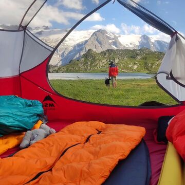 Des bivouacs en famille ⛺️ de prévus par ici ? 

Racontez nous vos expériences et vos projets de rando bivouac ⛰ pour cet été ! Je suis certaine que cela en inspirera plus d'un. 
En tous cas mention plus plus 🤩 pour ce bivouac avec bébé face aux Ecrins 

Merci les @dodosoustente pour la 📸